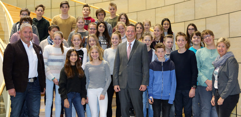 Schüler aus Brühl besuchen mich im Landtag