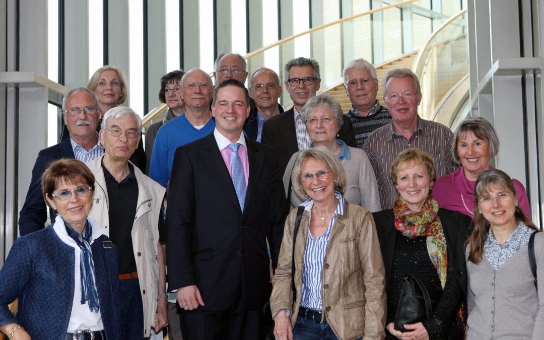 Walkingfreunde aus Brühl zu Gast im Landtag