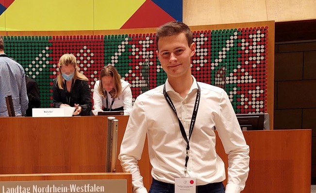 Jugendlandtag 2021: Timotheus Krautwig auf Gregor Gollands Platz im Parlament