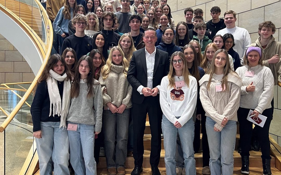 Elftklässler des St.-Ursula-Gymnasiums Brühl zu Besuch im Landtag